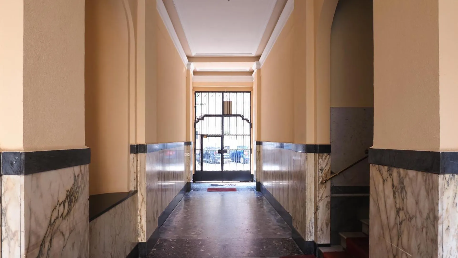 Court House Elegant Apartment Milan